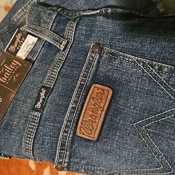 Wrangler retro Bailey high-rise shorts size 11 - Picture 6 of 8